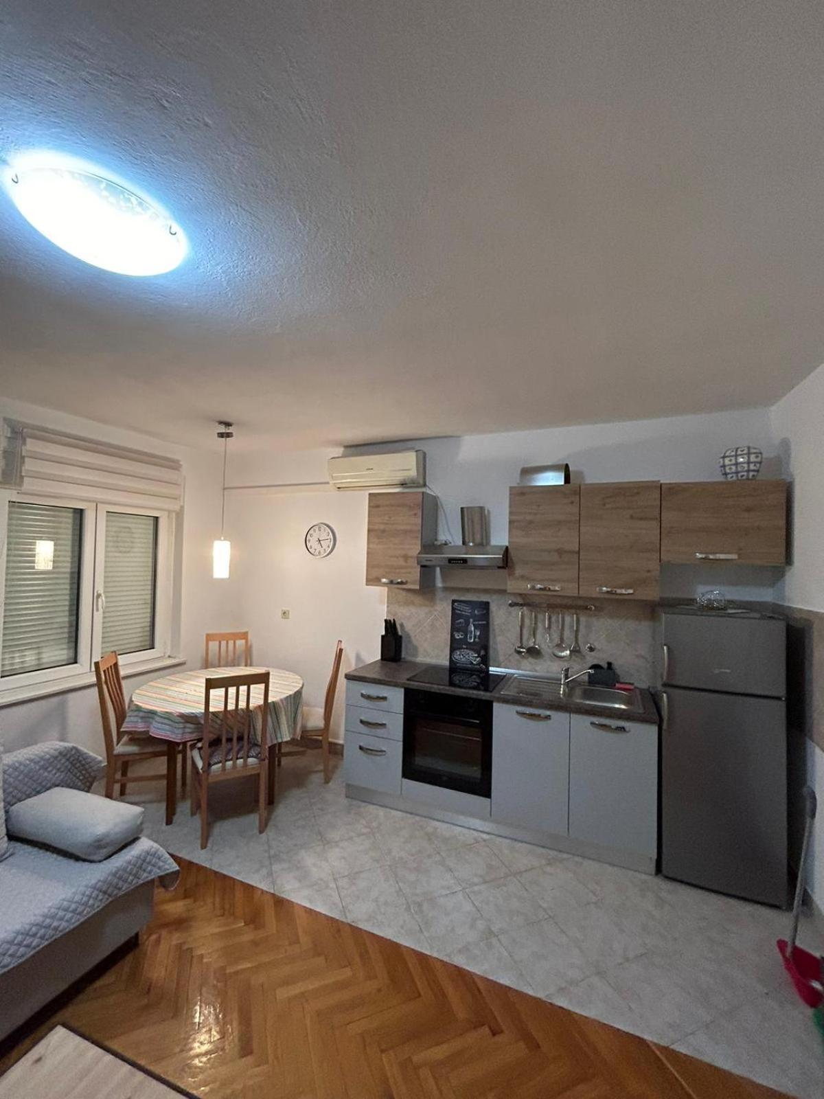 Apartmani Deni ツリクヴェニツァ エクステリア 写真